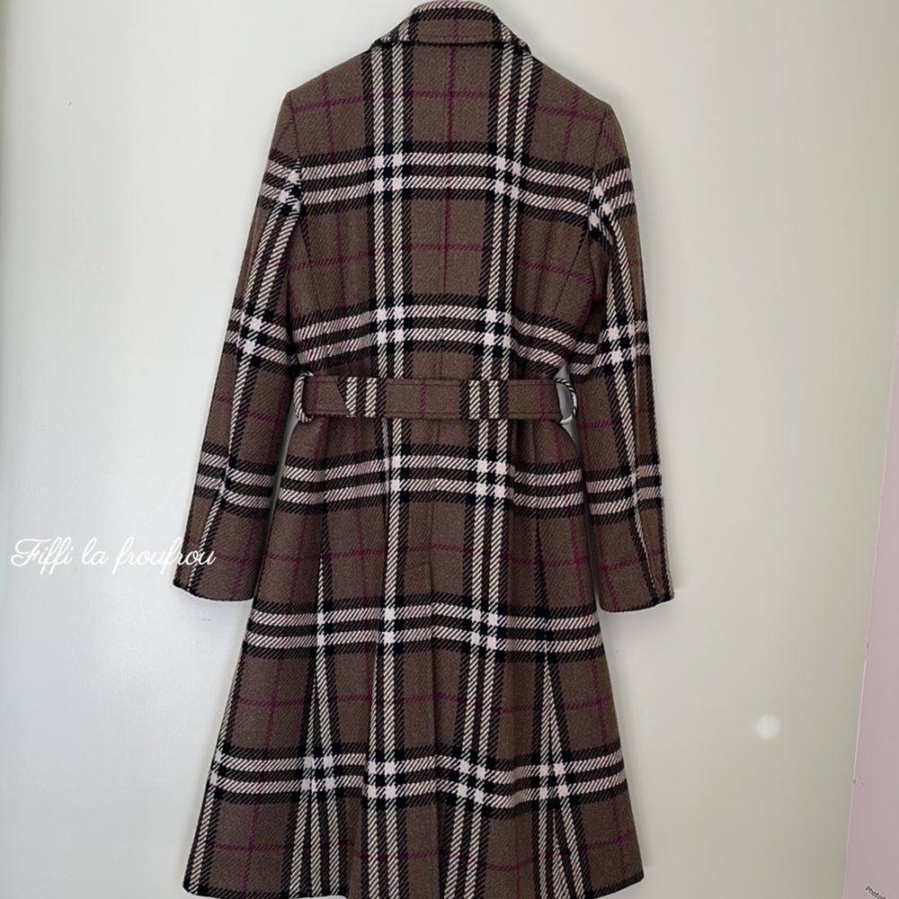Authentic Burberry coat - Picture 10 of 16